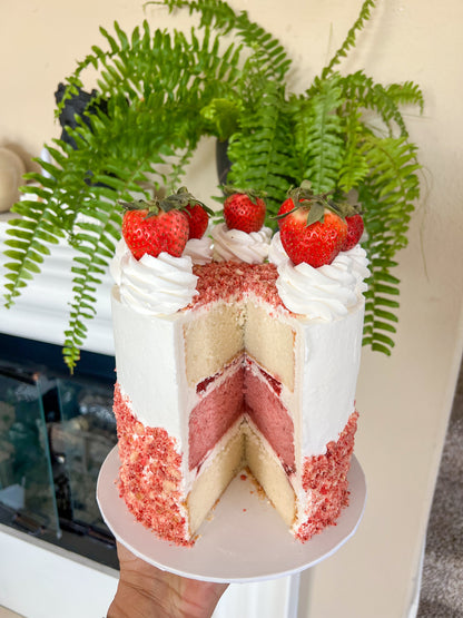 Strawberry Crunch Delight Cake