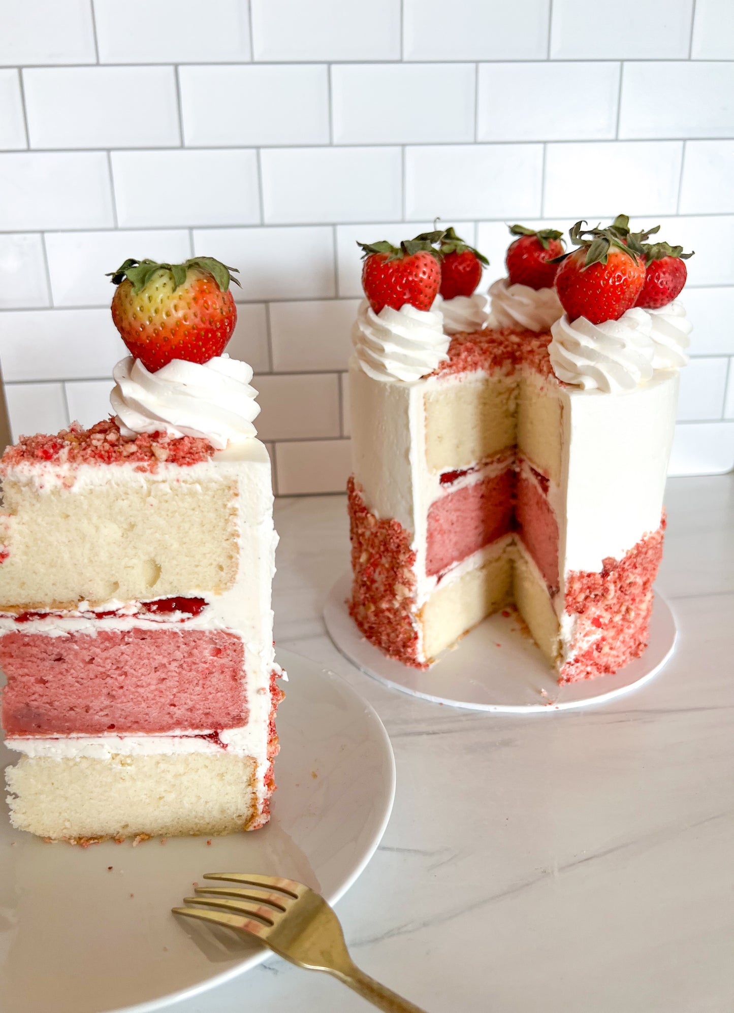 Strawberry Crunch Delight Cake